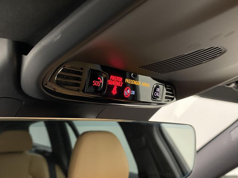 Volvo V60 D4 AWD INSCRIPTION REZERVACE - fotka 29 z 46