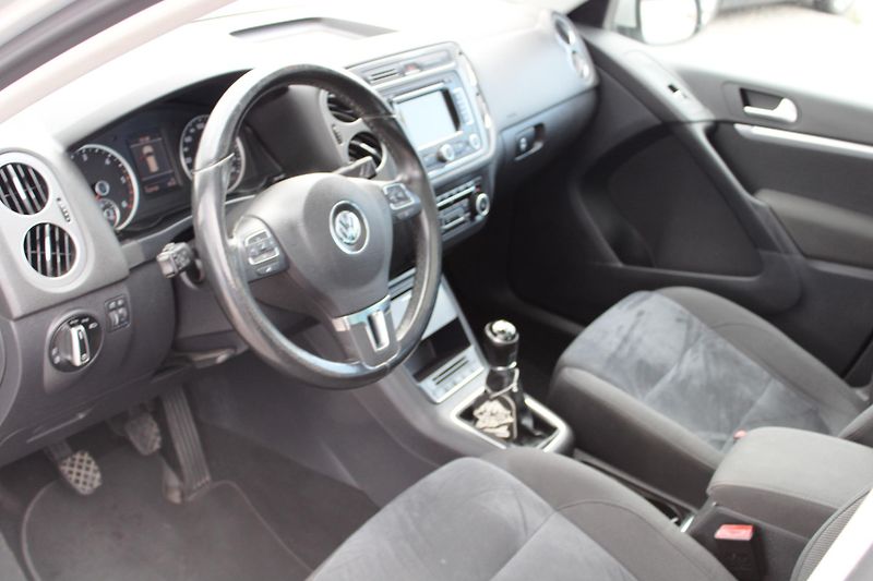 Volkswagen Tiguan (2012) 2.0 TDI KLIMA VÝHŘEV TAŽNÉ NAV - fotka 11 z 23