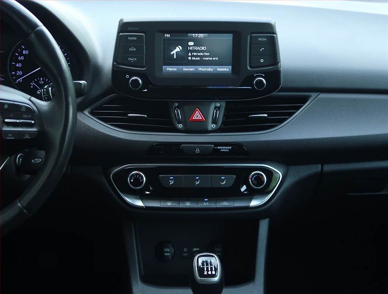 Hyundai i30 (2017) 1.0 T-GDI, ČR,1.maj, Tempomat - fotka 12 z 19