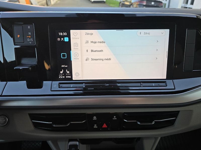 Volkswagen Multivan T7 150kW LIFE LONG DSG WEBASTO - fotka 28 z 49