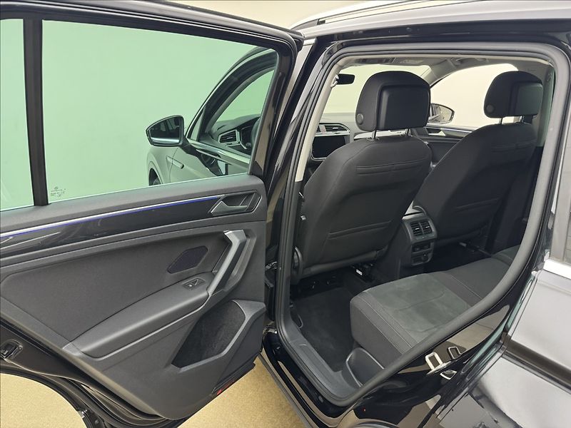 Volkswagen Tiguan 2,0 DSG DPH ACC NZTOP VC TAŽNÉ - fotka 39 z 49