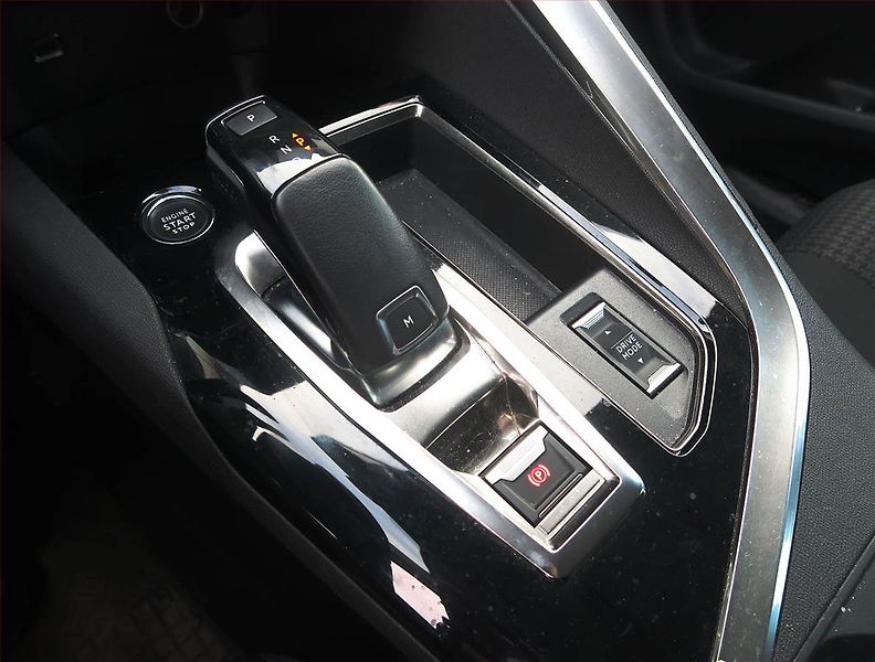 Peugeot 3008 (2022) 1.5 BlueHDi, Automat - fotka 13 z 17
