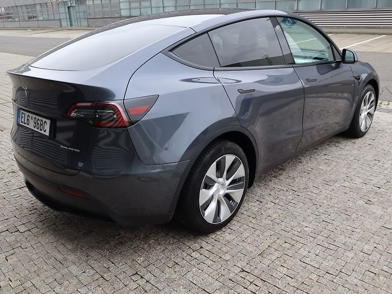 Tesla Model Y (2022) - fotka 3 z 45