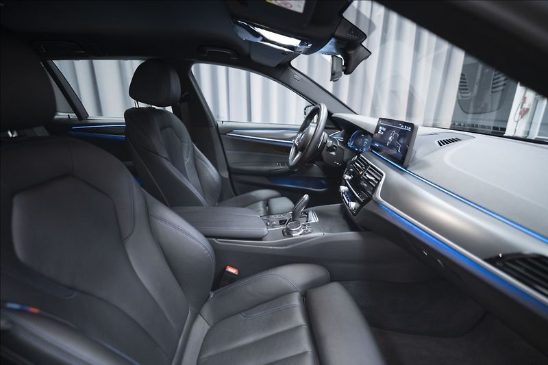 BMW Řada 5 530e xDrive M Sport ČR DPH   2 - fotka 36 z 42