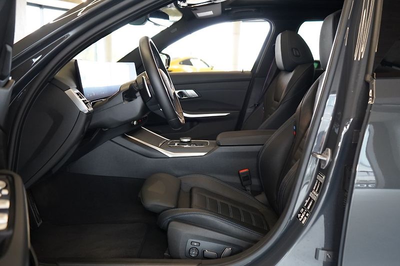 BMW Řada 3 M340i xDrive Touring, M PRO - fotka 18 z 46
