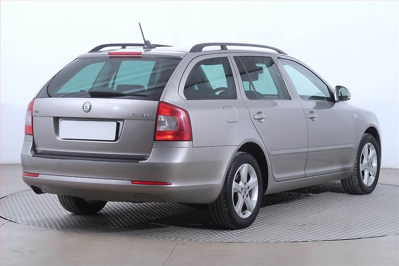 Škoda Octavia (2012) 2.0 TDI, Serv.kniha, Navi - fotka 5 z 19