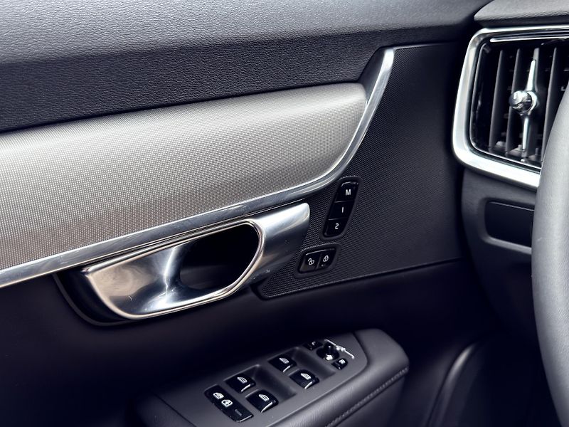 Volvo V90 CC B5 AWD (benzín) //REZERVACE - fotka 26 z 46