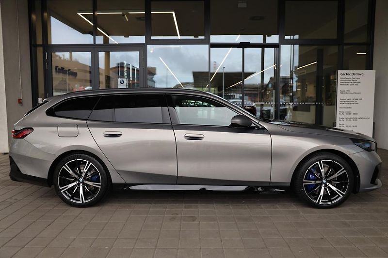 BMW Řada 5 540d xDrive Touring - fotka 4 z 18