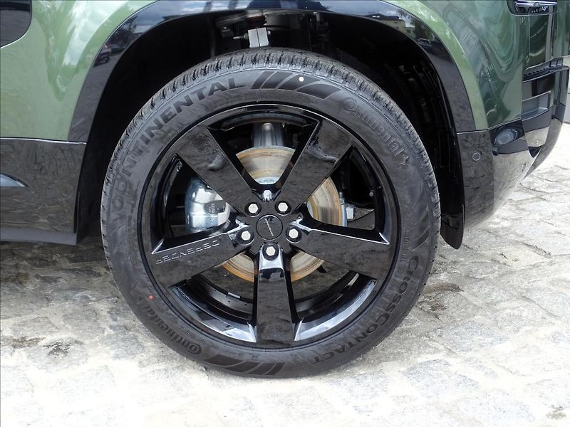 Land Rover Defender 110 D250 X-DYNAMIC SE - fotka 8 z 24