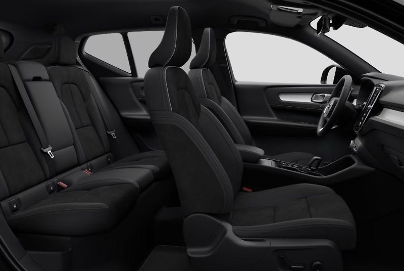 Volvo XC40 (2026) BLACK EDI B3 PLUS - fotka 8 z 8