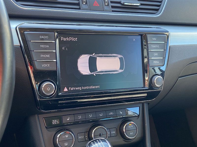 Škoda Superb (2017) Combi 2.0 TDI 4x4 Ambition - fotka 16 z 30