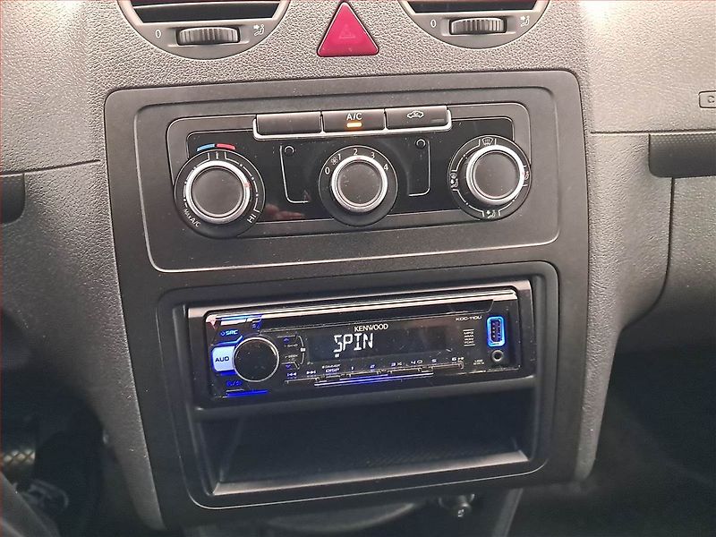 Volkswagen Caddy (2014) 1.6 TDI, ČR - fotka 11 z 13