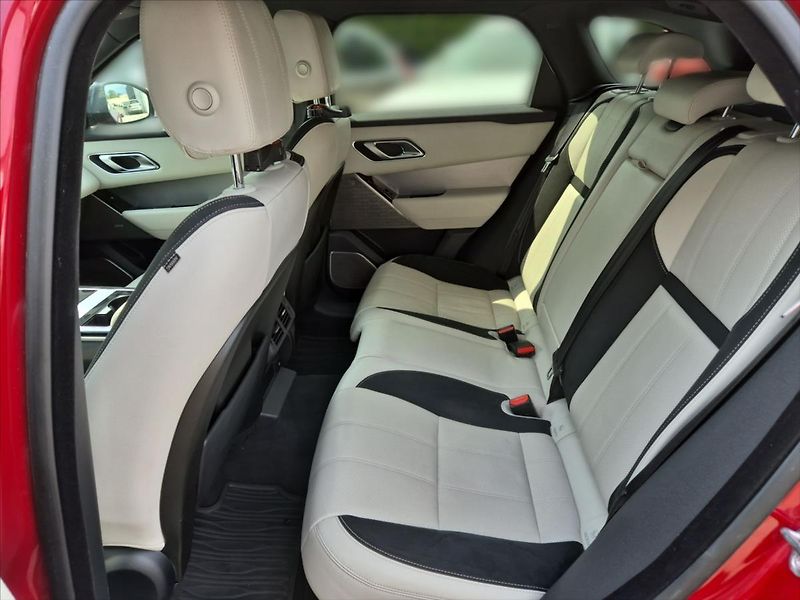Land Rover Range Rover Velar 3,0 D300 R-Dynamic SE - fotka 10 z 19