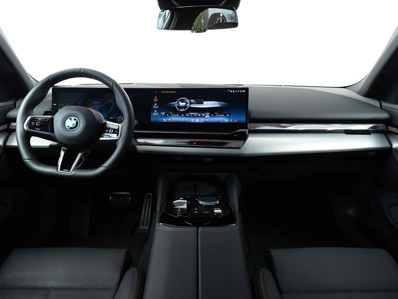 BMW Řada 5 550e xDrive - fotka 12 z 22