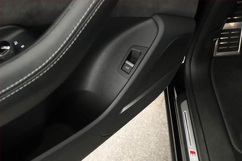 Audi Q8 (2022) 50 TDI - fotka 25 z 29