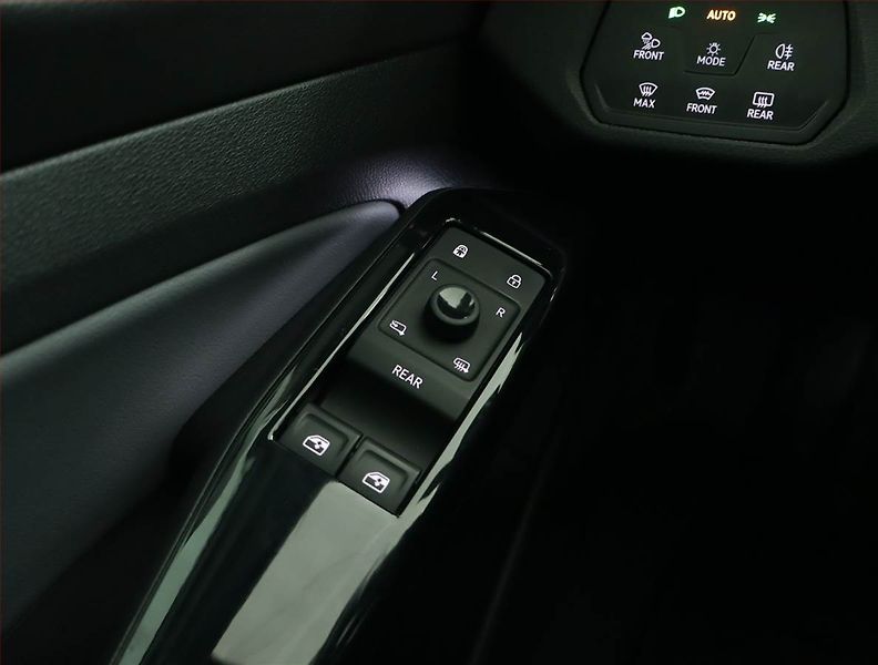 Volkswagen ID.4 (2023) Pro Perf. (82 kWh), SoH 93% - fotka 16 z 18