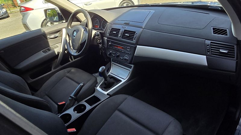 BMW X3 X DRIVE 2.0D 130KW 1MAJITEL - fotka 22 z 40