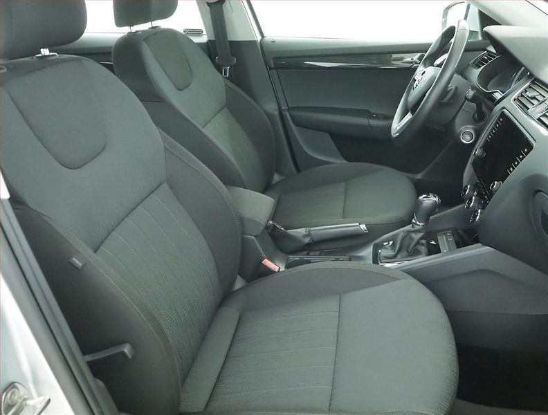 Škoda Octavia (2018) Style 2.0 TDI, Automat, ČR - fotka 9 z 20