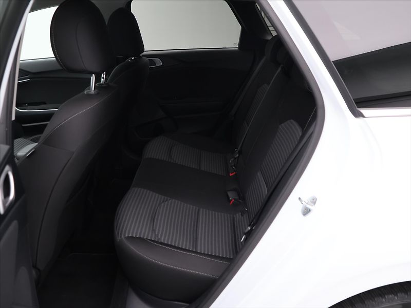 Kia Ceed 1,5 T-GDI 117kW TOP DPH CZ 1.M - fotka 14 z 32