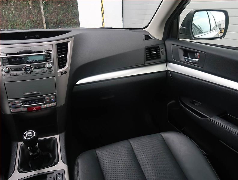 Subaru Outback (2012) 2.0 D, 4X4, Xenony, Tempomat - fotka 8 z 19