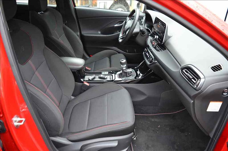 Hyundai i30 (2024) 1,5T--GDI FASTBACK - fotka 16 z 18