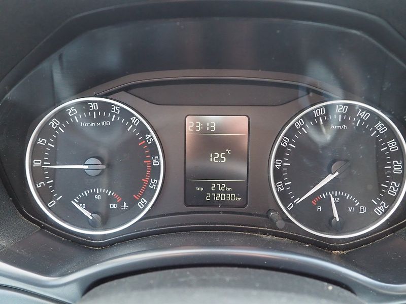 Škoda Octavia (2010) 1.9 TDI, 77 kW, Ambiente - fotka 25 z 34