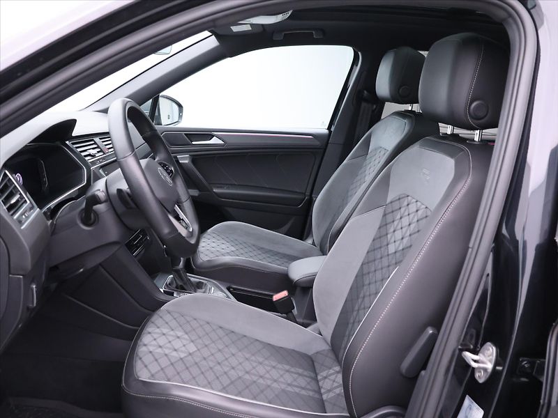 Volkswagen Tiguan Allspace 2,0 TSI DSG 4M R-Line 7Míst DP - fotka 13 z 38