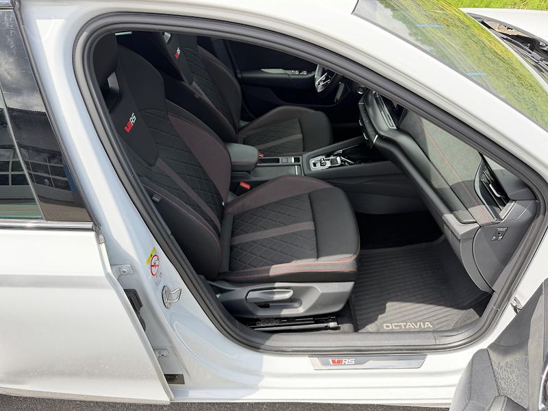 Škoda Octavia Kombi RS HYBRID 180kW aut.  - fotka 19 z 23