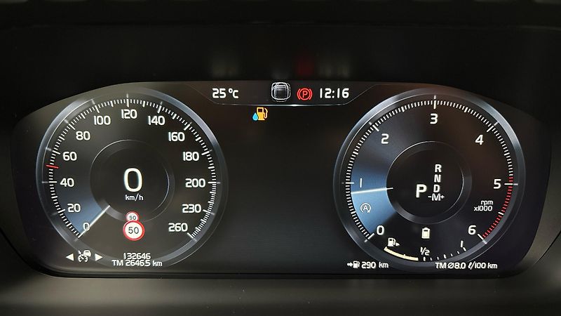 Volvo XC90 2.0 B5 AUT AWD Inscription - fotka 10 z 33