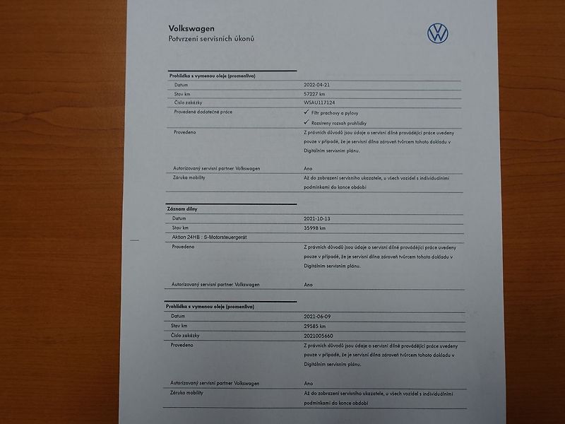 Volkswagen Passat 2.0 TDi LED SVĚTLA, ACC, DSG - fotka 33 z 38