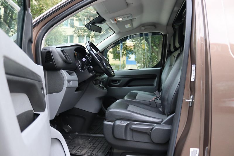 Opel Vivaro (2020) 2.0 BlueHDi/CDTi 130 kW - fotka 25 z 57
