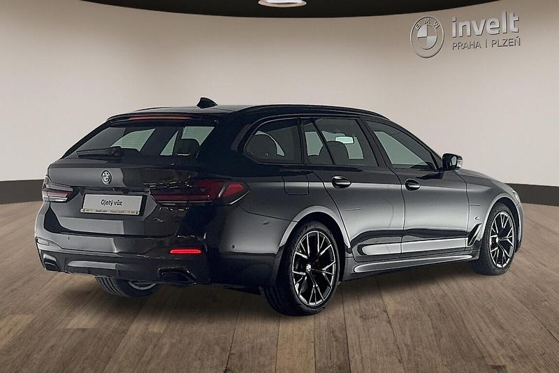 BMW Řada 5 520d xDrive - fotka 3 z 12
