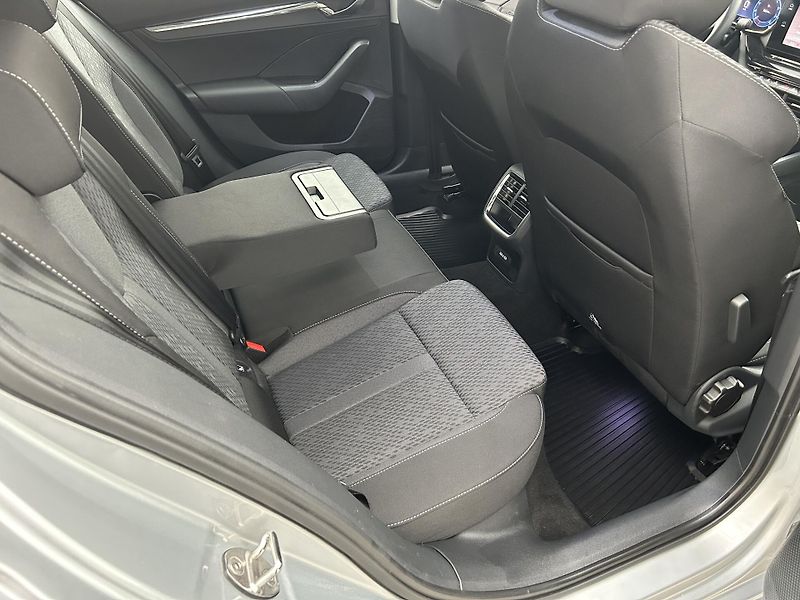 Škoda Octavia 2.0 TDI Style Plus - fotka 23 z 25
