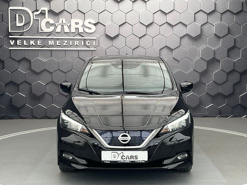 Nissan Leaf N-Connecta, 110 kW, 40kWh - fotka 6 z 72