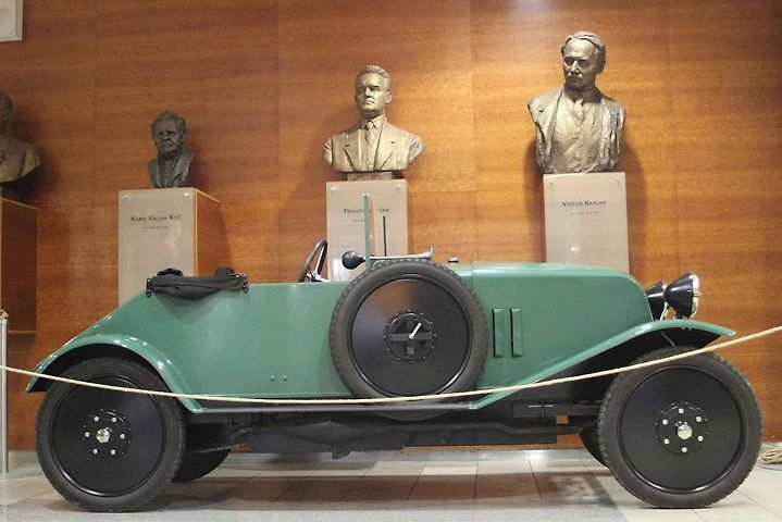 Technické muzeum v Brně zahájilo výstavu s názvem Naše Zetky, která připomíná automobilovou výrobu v Brně.