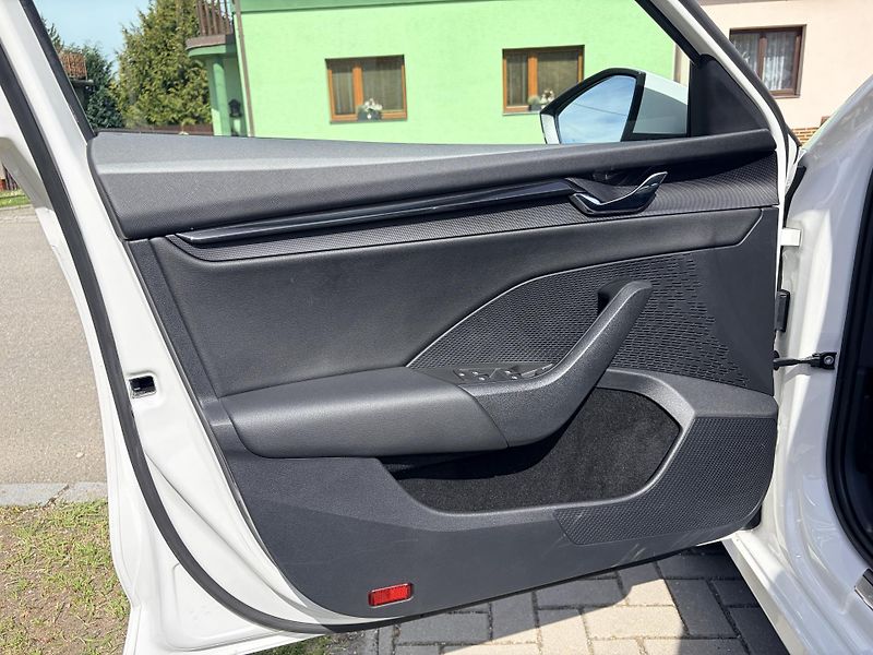 Škoda Octavia 2.0TDI DSG 4x4 STYLE REZERVACE - fotka 9 z 45