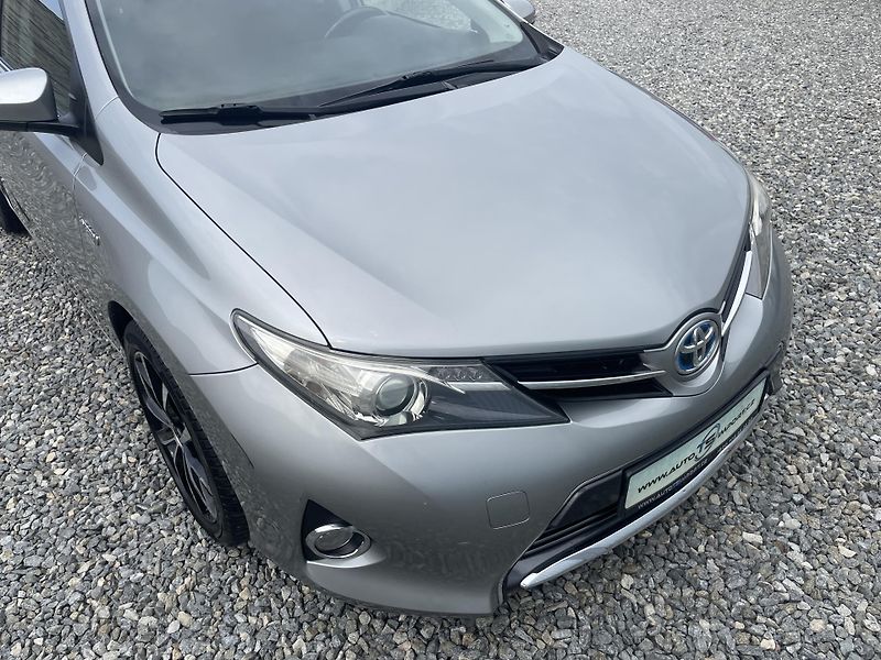 Toyota Auris 1.8i 16v HYBRID AUT SERVIS TOP - fotka 59 z 172