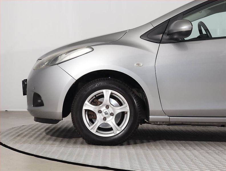 Mazda 2 (2009) 1.3 i, Park. senzory - fotka 14 z 16