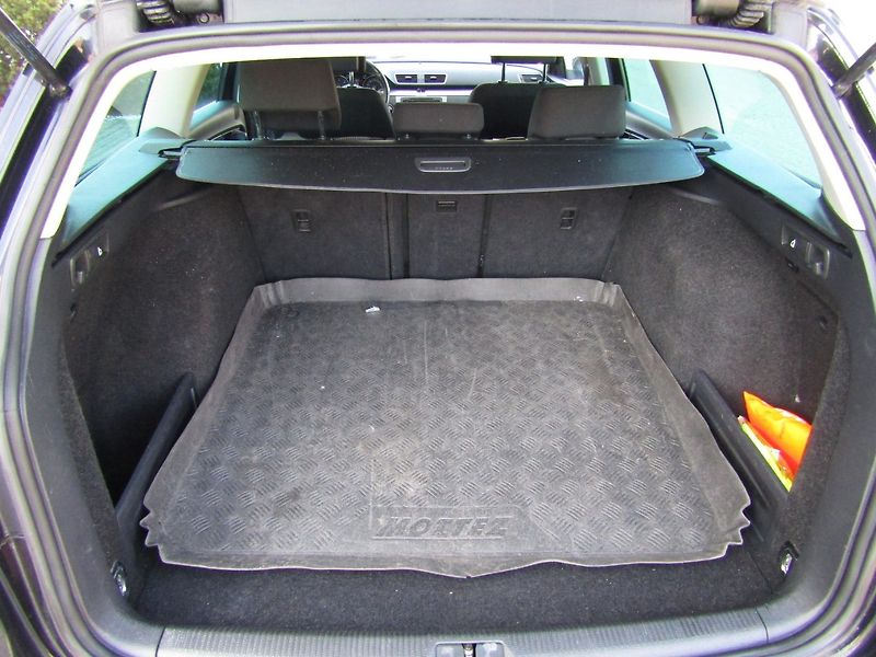 Volkswagen Passat (2011) 1.6 TDI 77kW - fotka 24 z 45