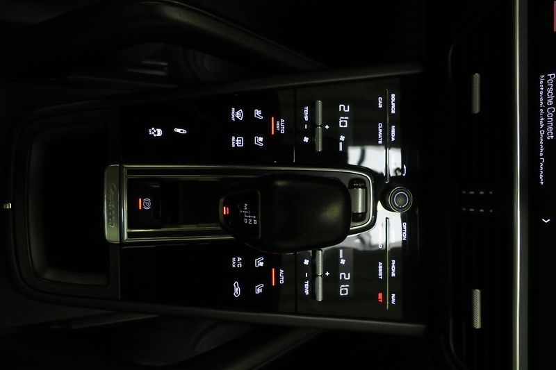 Porsche Cayenne (2019) Coupe 3.0 V6 Tiptronic Vzduch - fotka 34 z 45