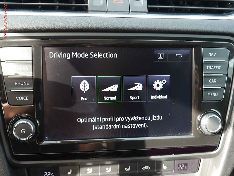 Škoda Octavia (2015) 2.0 TDi 4x4, DSG, xenon, navi - fotka 13 z 18