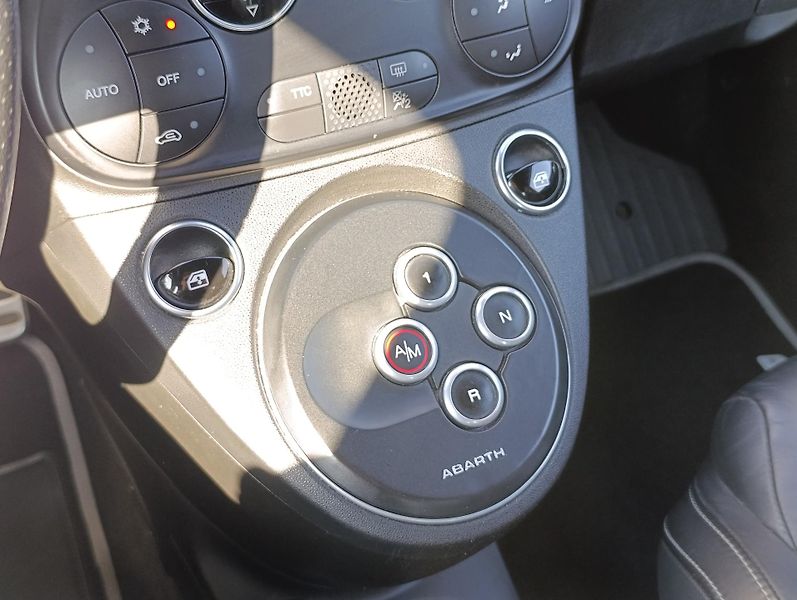 Fiat 500 ABARTH 121kW AKRAPOVIČ - fotka 26 z 32