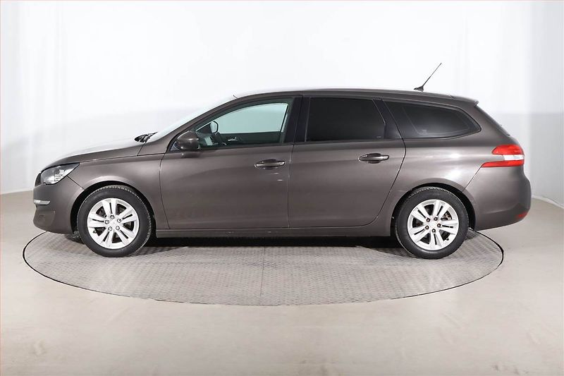 Peugeot 308 (2015) 1.6 e-HDi, Navi, Tempomat - fotka 3 z 21