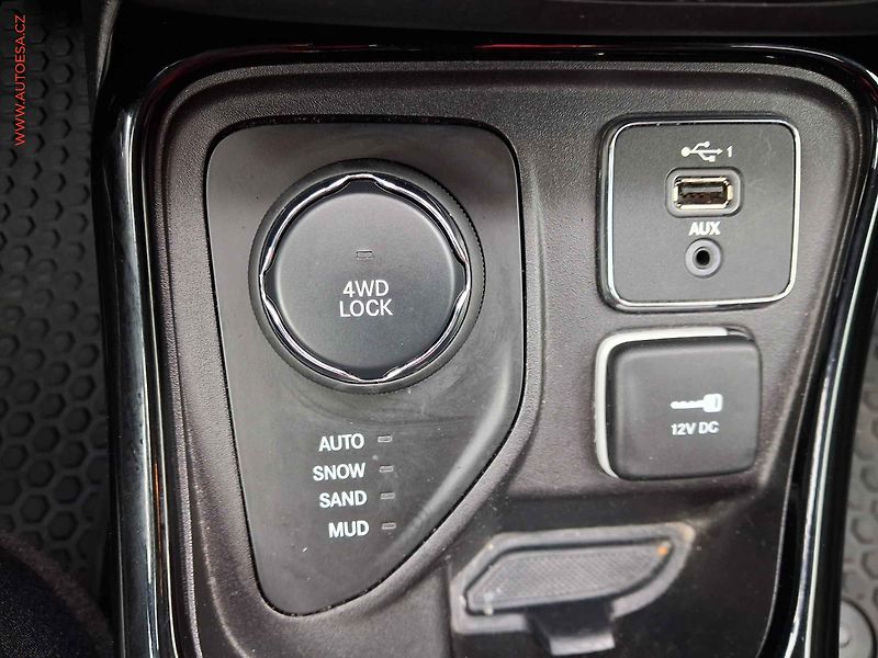 Jeep Compass (2019) 1.4 MultiAir 4X4, Limited - fotka 13 z 22