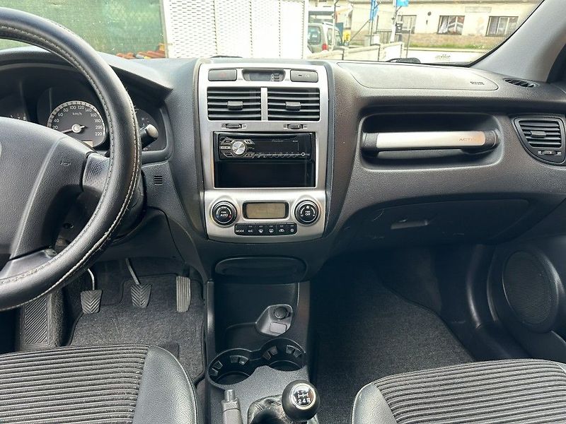 Kia Sportage 2.0i 104kW - fotka 12 z 23