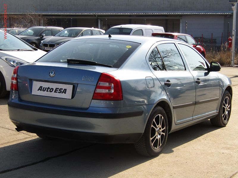Škoda Octavia (2012) 1.6 MPi, Tour, AC - fotka 4 z 14
