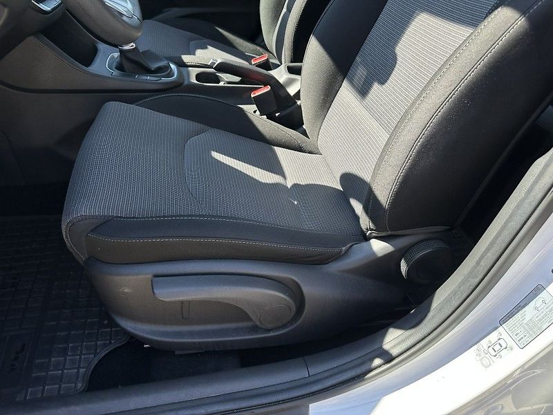 Hyundai i30 1.5 DPI 80kW serviska - fotka 20 z 34