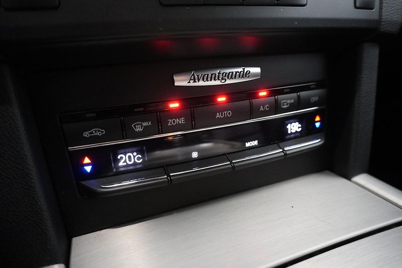 Mercedes-Benz Třídy E (2013) E200 CGI AUTOMAT - fotka 25 z 35