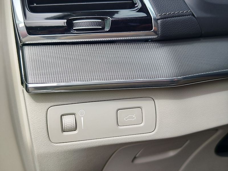 Volvo XC90 D5 2.0/173kW Inscription AT 4x - fotka 40 z 47