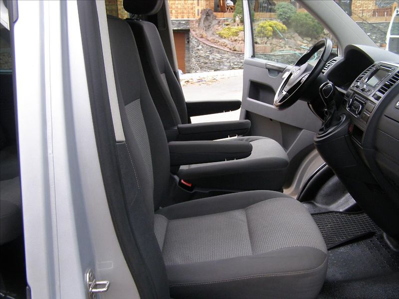Volkswagen Caravelle 2,0   LONG  DSG po servisu 103 - fotka 29 z 38